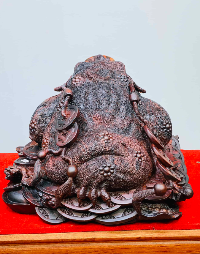 TƯỢNG CÓC THIỀM THỪ GỖ TRẮC.png